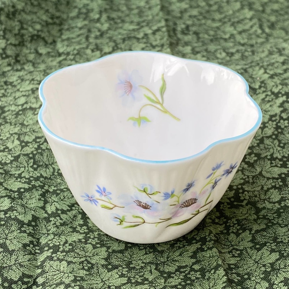 Shelley Blue Rock Sugar Bowl Dainty Shape 3.25" White‎ Blue Floral 13591